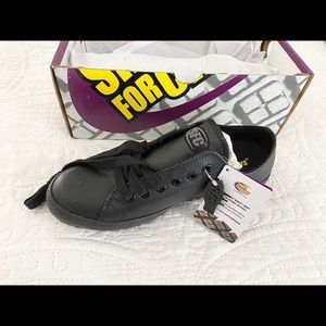 Leather women’s slip-resistant shoes